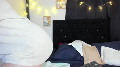 Megan Hofman online show from December 15, 4:50 am