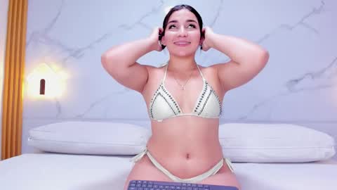 Melanie  online show from February 21, 8:20 pm