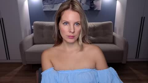 Melanie Bennett online show from November 13, 7:18 am