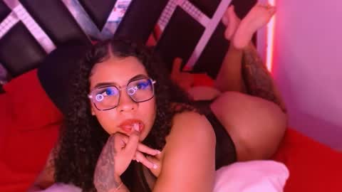 melany tylor online show from December 23, 1:53 am