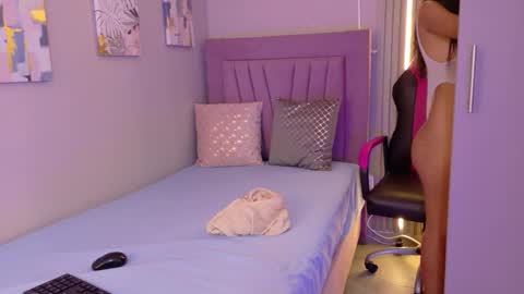 meli_peach online show from December 22, 7:28 pm