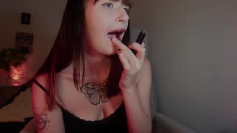 Snapshot of melinamars_ chatting on October 23, 6:36 pm Melina online show from October 23, 6:36 pm