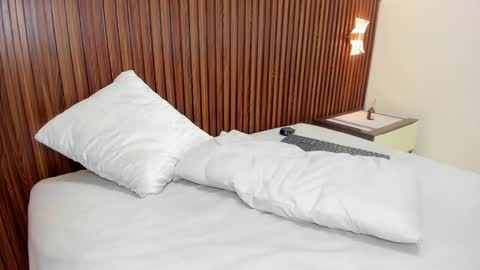 M E L I N A  online show from September 15, 9:11 pm