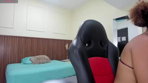 M E L I N A  online show from October 4, 7:07 pm