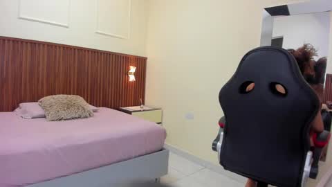 M E L I N A  online show from October 6, 7:18 pm