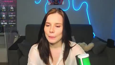 mellhyees online show from March 14, 6:09 pm