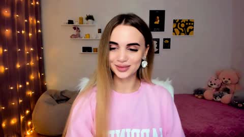 Tessa online show from December 7, 9:00 pm