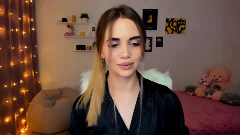 Tessa online show from December 9, 8:01 pm