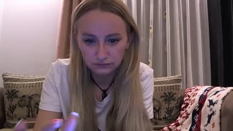 Melly online show from November 9, 4:25 pm