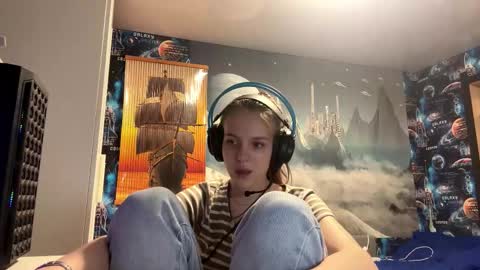 Hi Im Aria 18 years old online show from November 1, 2:32 pm