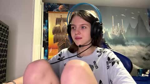 Hi Im Aria 18 years old online show from March 4, 12:23 pm