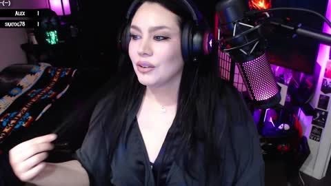 MetalPocahotass online show from December 8, 3:21 am