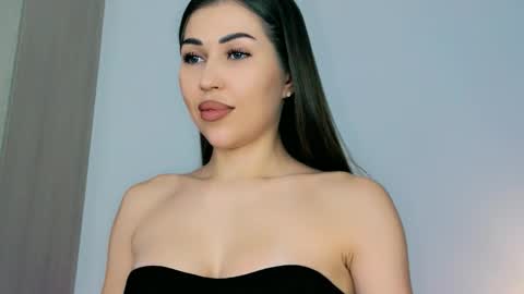 Mia Martskaya online show from November 28, 7:33 am