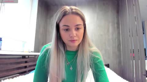 Mia online show from December 3, 2:58 am