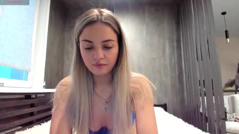 Mia online show from November 10, 1:55 am