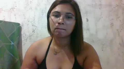 Snapshot of mia_bella04 chatting on March 12, 1:36 am mia_bella04 online show from March 12, 1:36 am