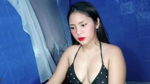 Mia online show from December 17, 1:15 pm