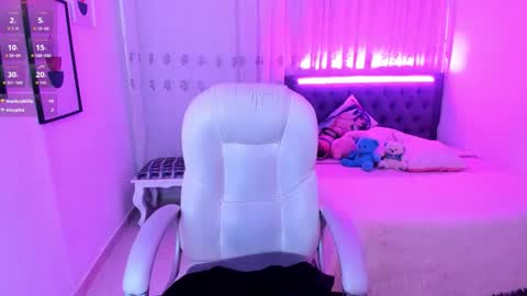 Mia online show from February 23, 8:08 pm