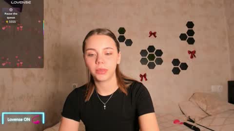 Mia  next stream Thursday 1400 UTC1 Friday 1400 UTC1 online show from February 25, 5:28 am