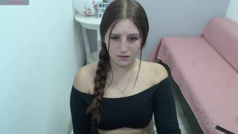 Mia online show from February 14, 1:40 pm