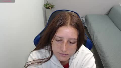 Mia online show from January 14, 1:38 pm