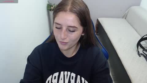 Mia online show from November 8, 2:22 pm