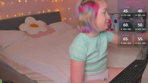 Mia online show from February 3, 6:22 am