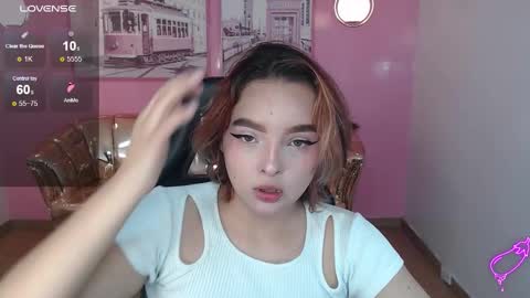 Mia online show from November 18, 1:01 pm