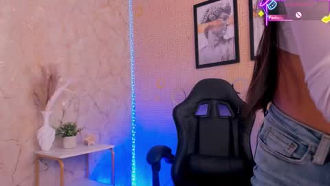 Mia online show from February 16, 7:14 pm