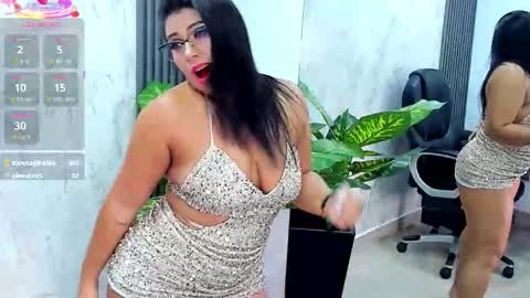 Snapshot of mia_hotwife chatting on October 11, 10:34 pm Mia.... Nice to meet you  thumb up me please its important online show from October 11, 10:34 pm