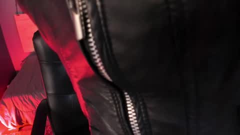 Val  online show from February 8, 8:42 pm