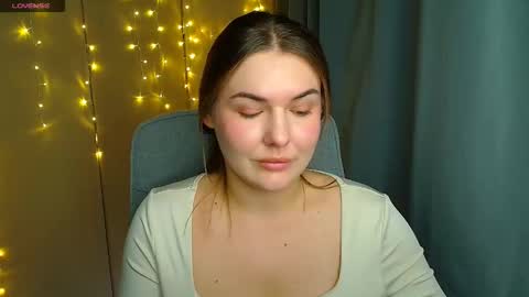 mia_lemm online show from November 18, 9:32 am