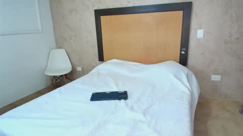 MIALOPEZ      .     Y      .      online show from October 2, 6:24 pm