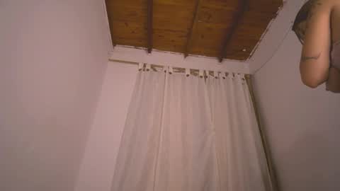 mia independent model online show from February 21, 1:01 pm