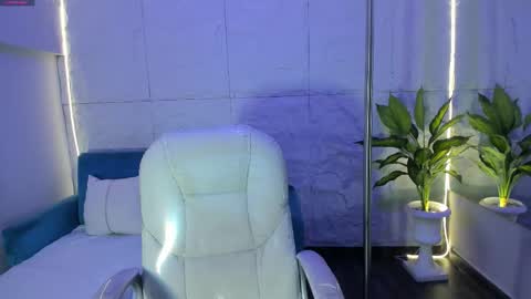 Mia online show from January 6, 12:09 pm