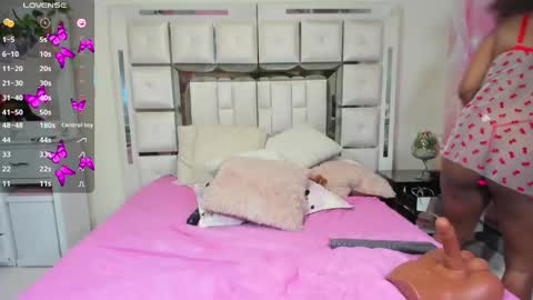 mia_peyton1 online show from September 18, 9:24 pm