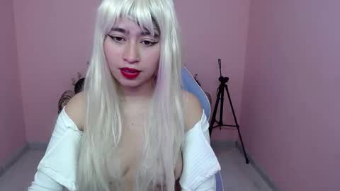 Mia  online show from December 15, 1:16 pm