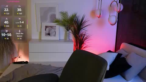 Mia online show from November 7, 8:09 am