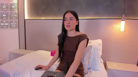 M I A online show from February 5, 12:52 pm