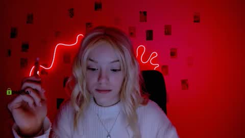 mia_starrr_ online show from February 8, 8:12 pm