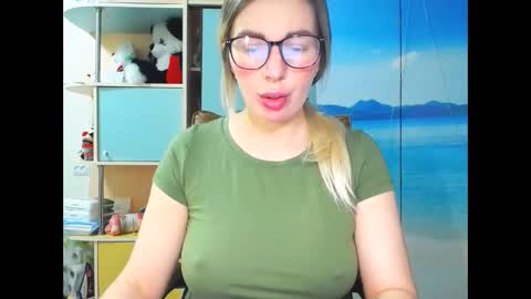 Mia. online show from November 21, 3:25 pm