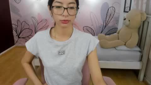 Mia Vanucci online show from February 2, 2:59 am