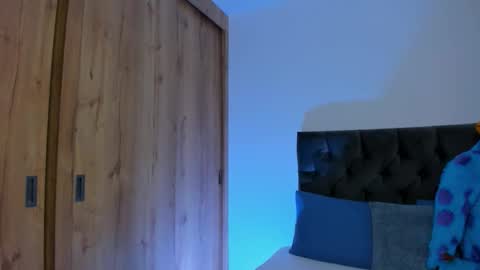    online show from October 23, 11:33 pm