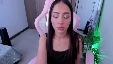 Snapshot of miaa_06 chatting on March 3, 4:54 pm mia  nicolle online show from March 3, 4:54 pm