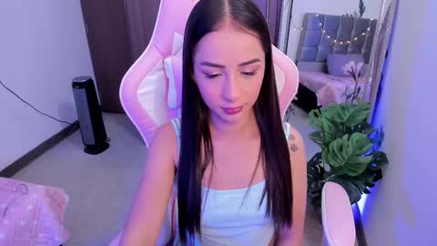 Snapshot of miaa_06 chatting on February 19, 11:25 pm mia  nicolle online show from February 19, 11:25 pm