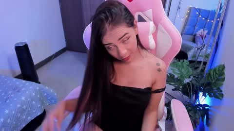 Snapshot of miaa_06 chatting on March 6, 11:31 pm mia  nicolle online show from March 6, 11:31 pm