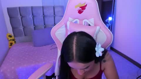 Snapshot of miaa_06 chatting on October 4, 2:06 am mia  nicolle online show from October 4, 2:06 am