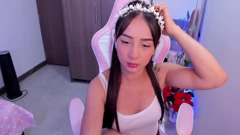 Snapshot of miaa_06 chatting on January 16, 2:51 am mia  nicolle online show from January 16, 2:51 am