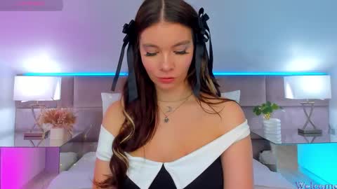 Mia online show from October 18, 7:48 pm