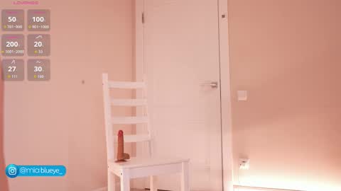 miablueye online show from October 26, 5:41 pm